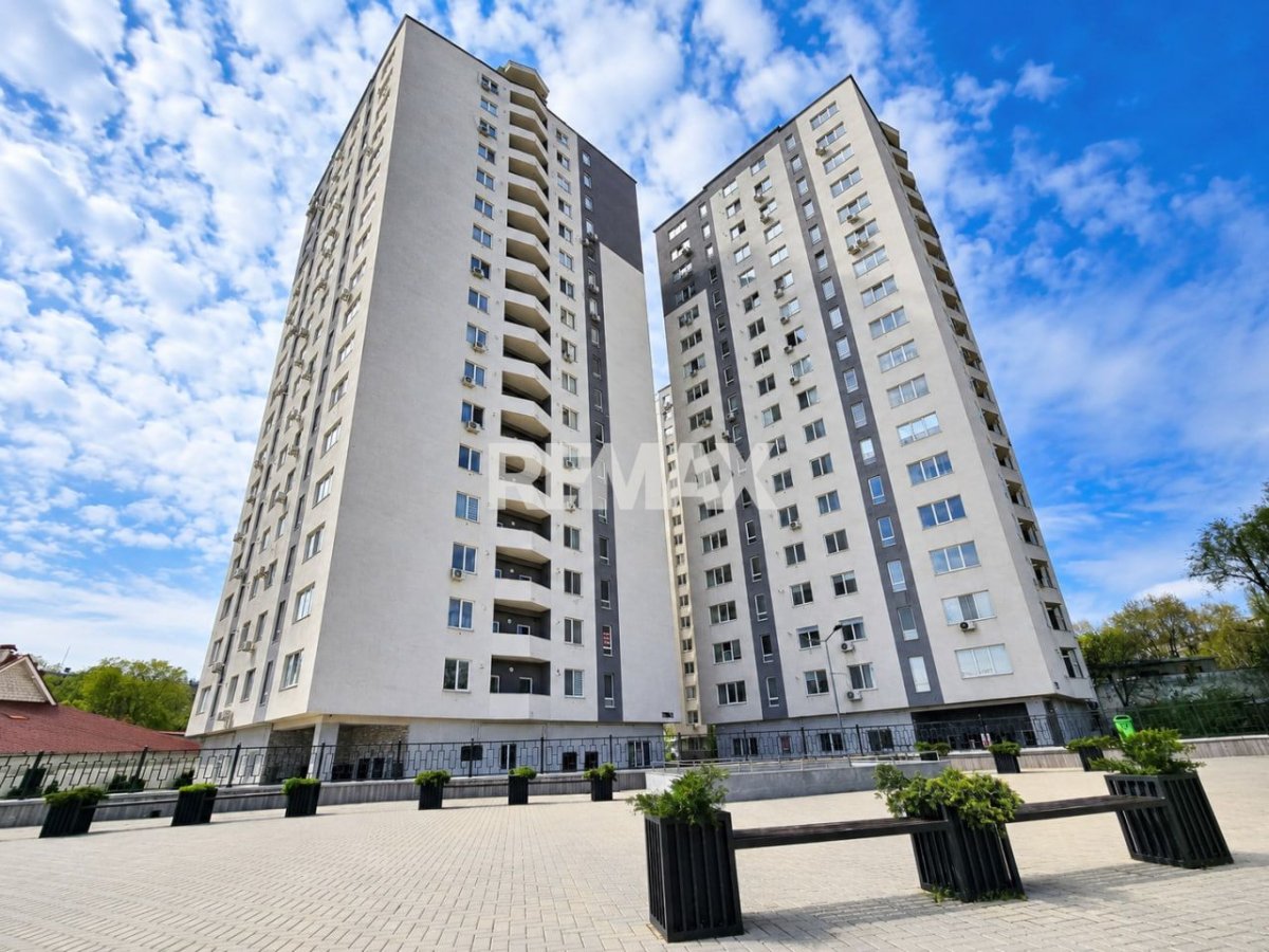 137.900 EUR