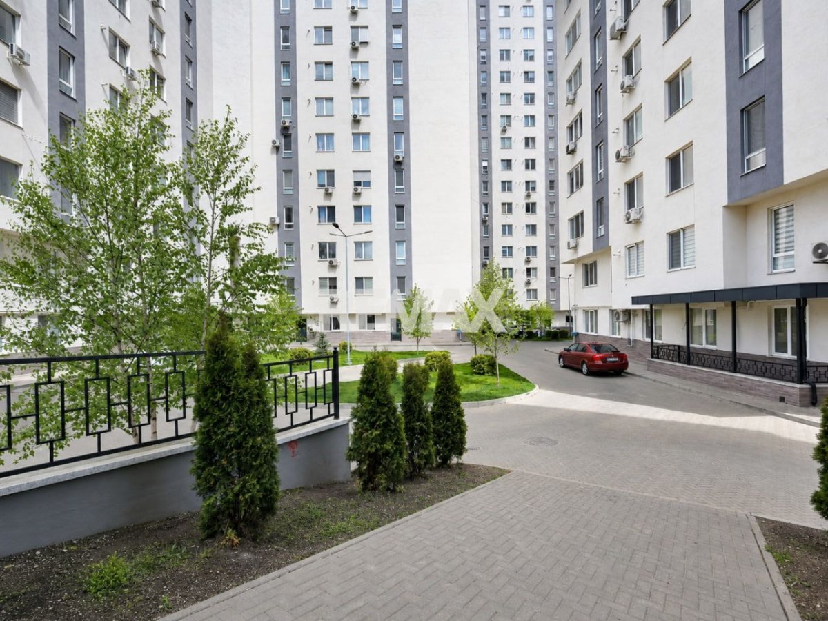 137.900 EUR