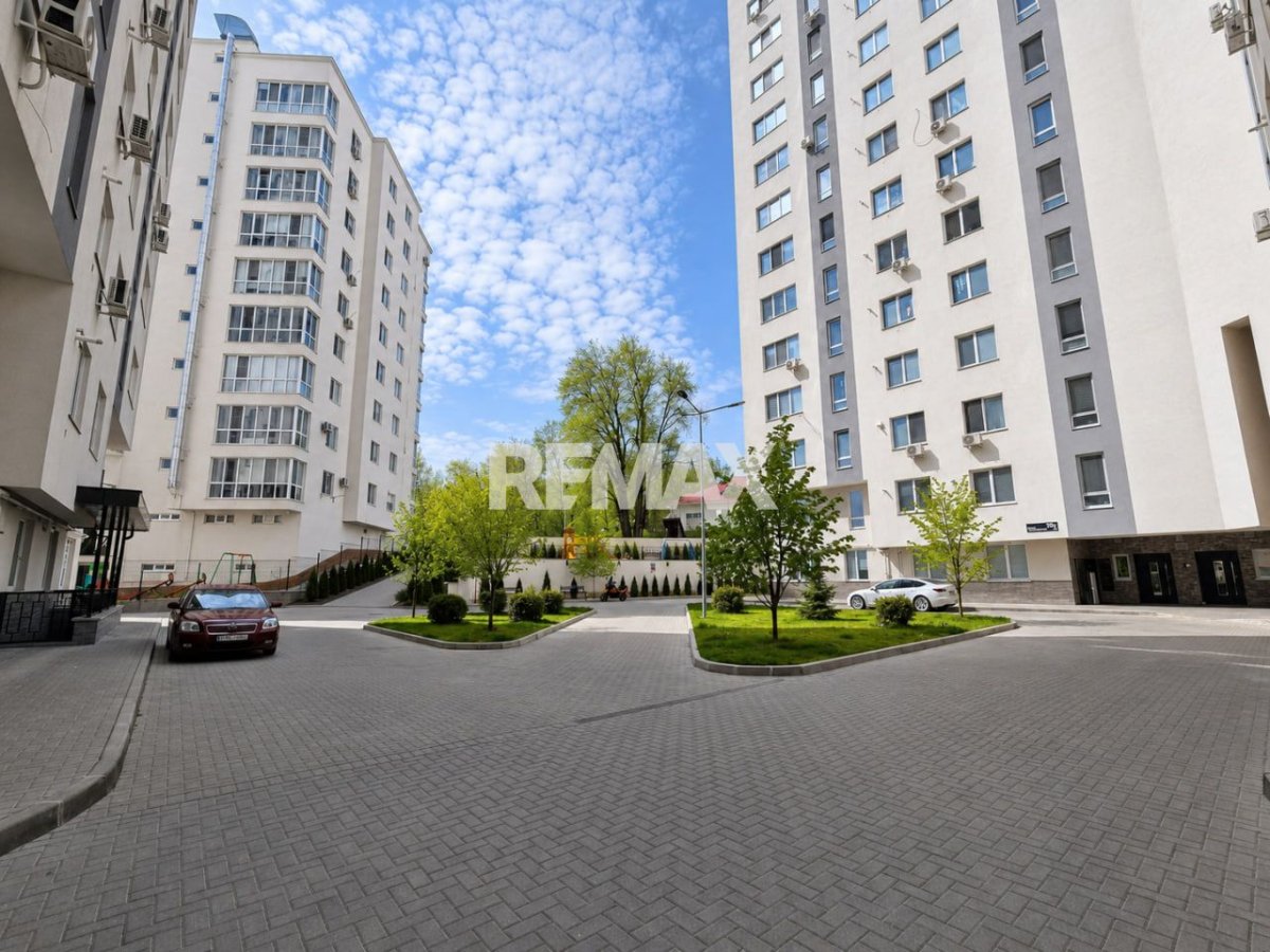 137.900 EUR