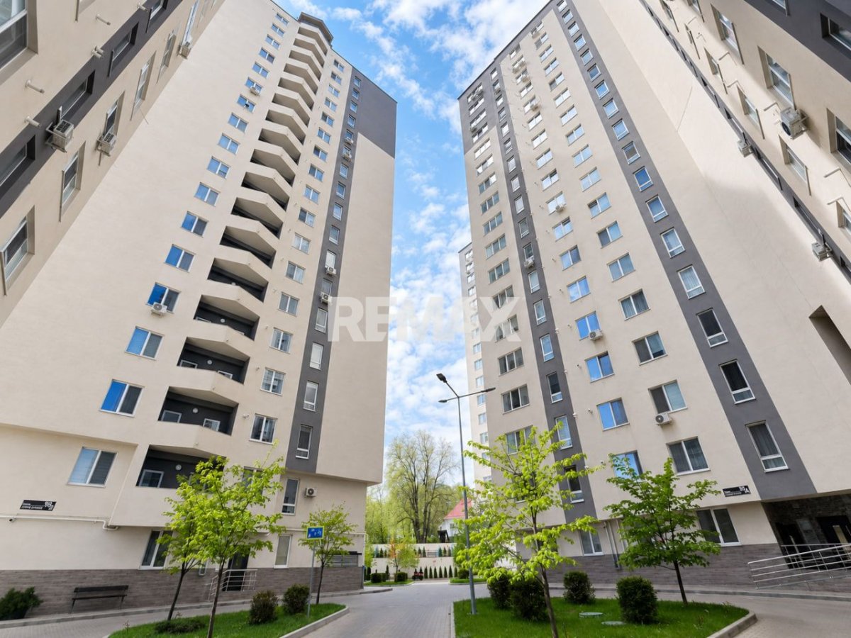 137.900 EUR