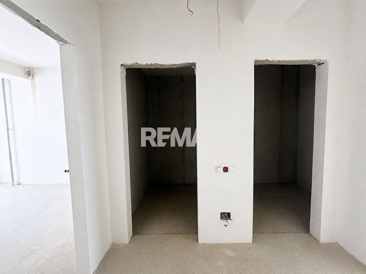 68.900 EUR