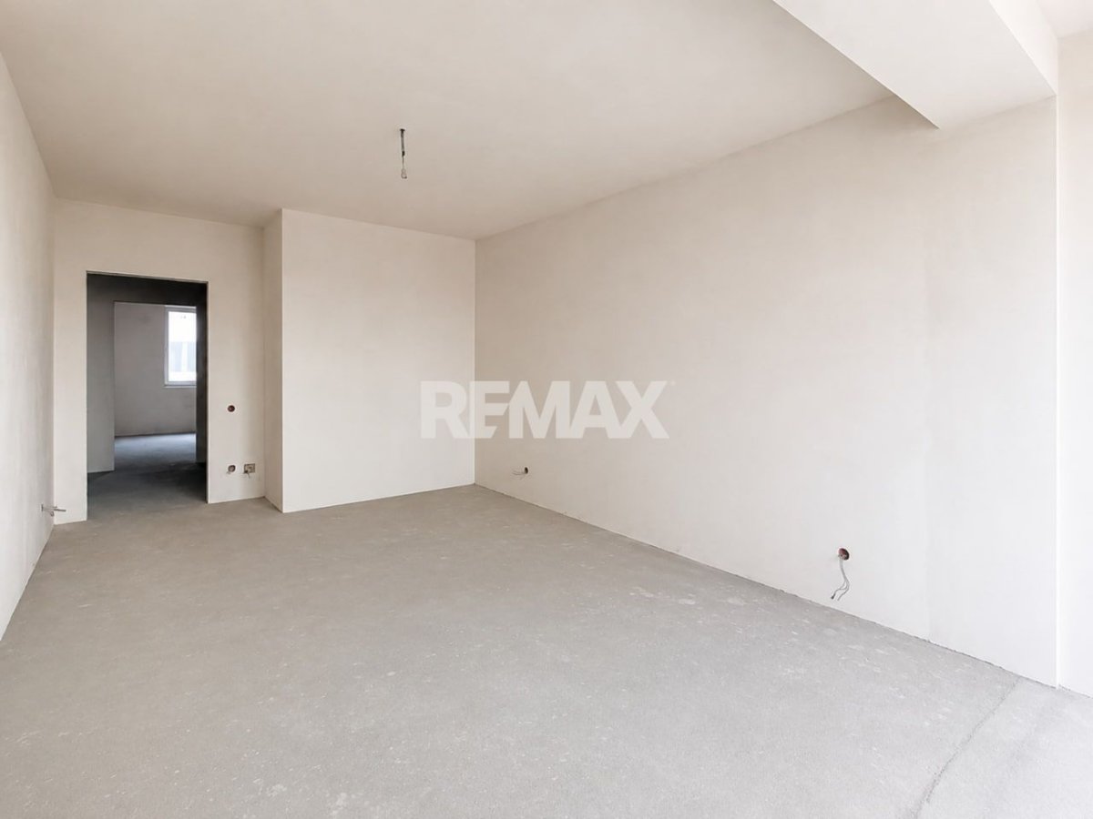 68.900 EUR