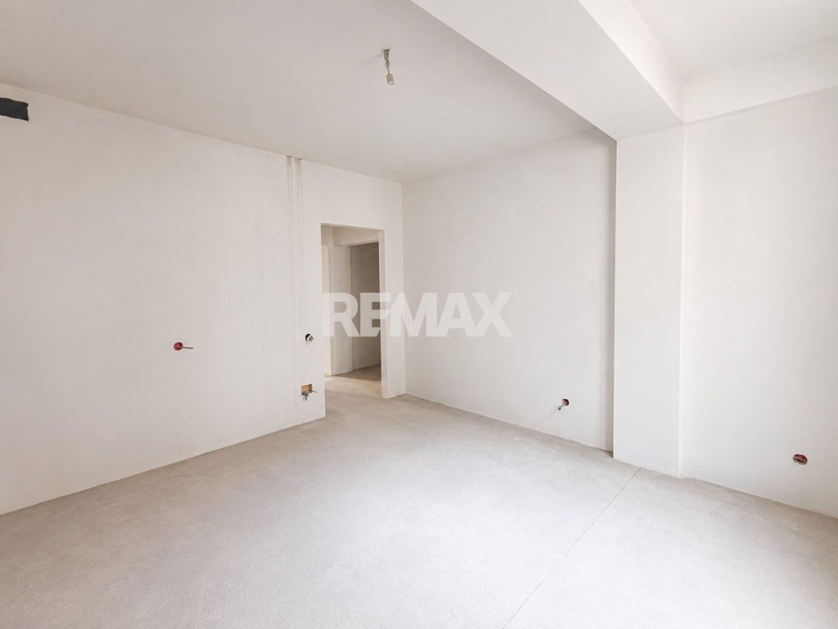 68.900 EUR
