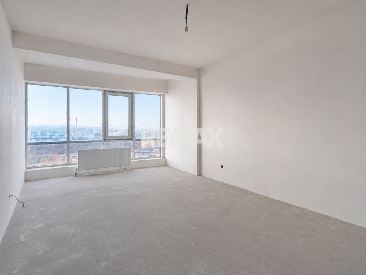 68.900 EUR