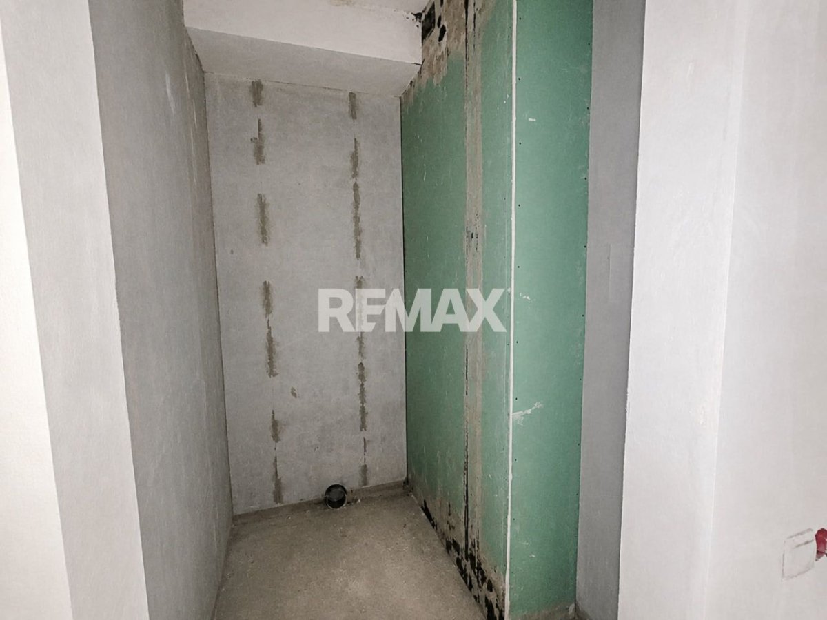 68.900 EUR
