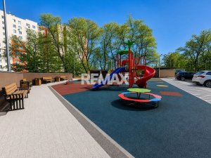 68.900 EUR