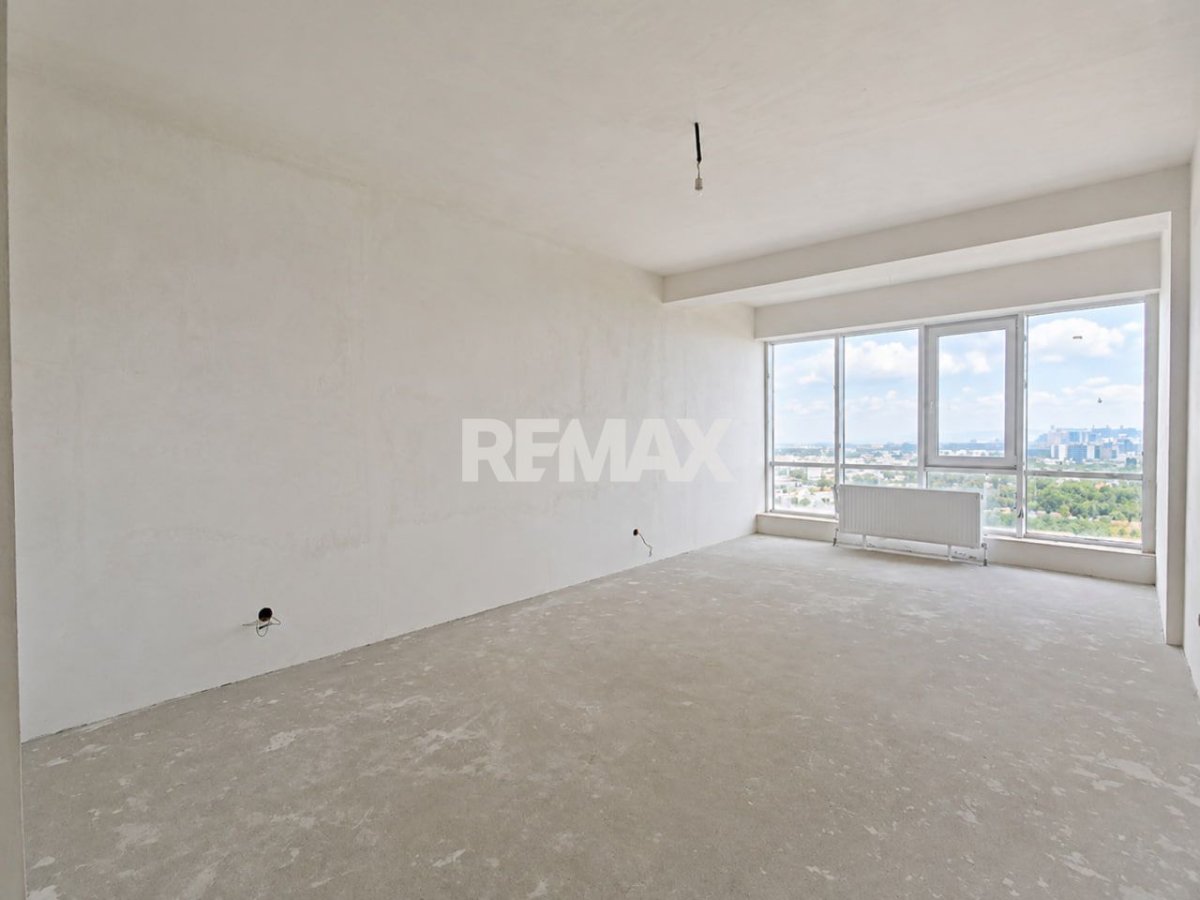 68.900 EUR