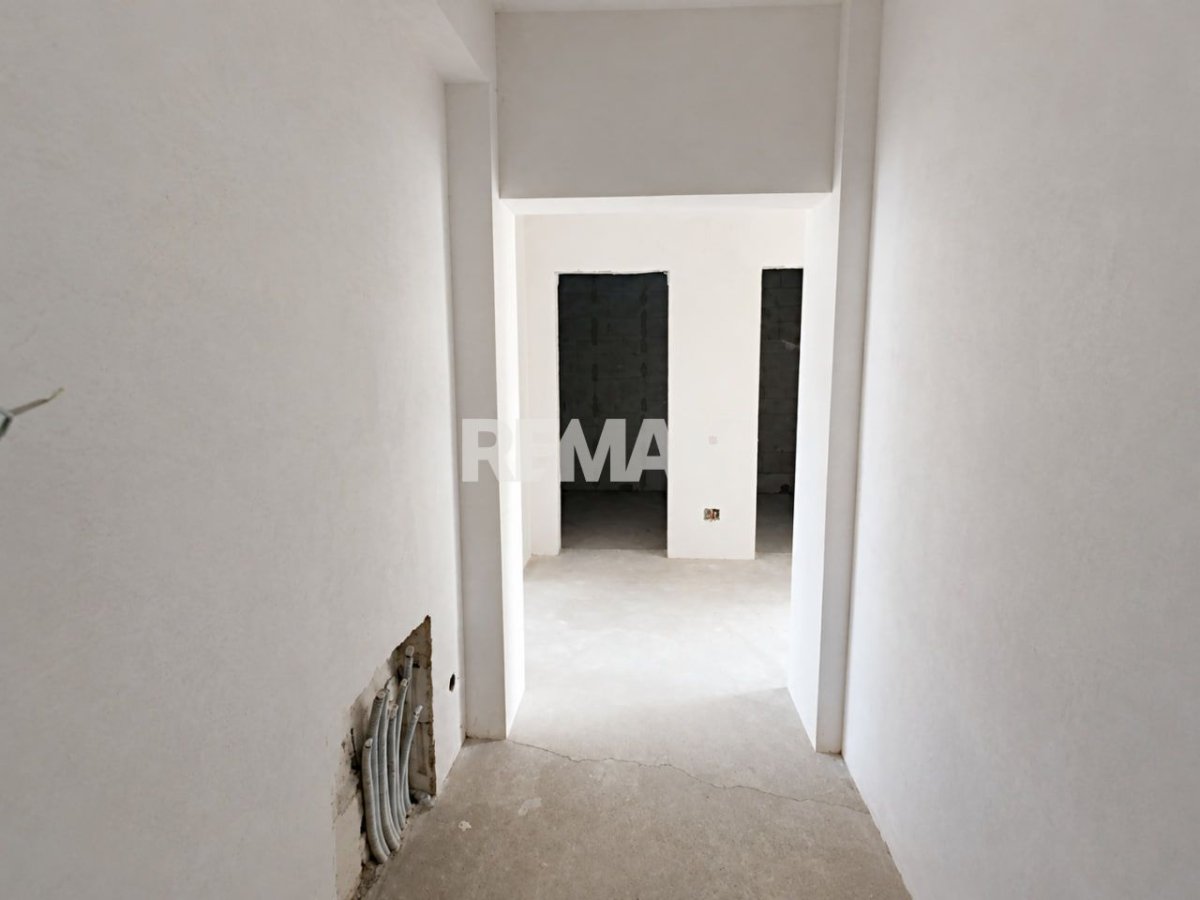 68.900 EUR