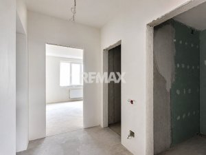 68.900 EUR