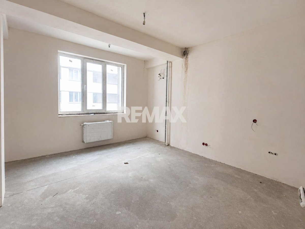 68.900 EUR