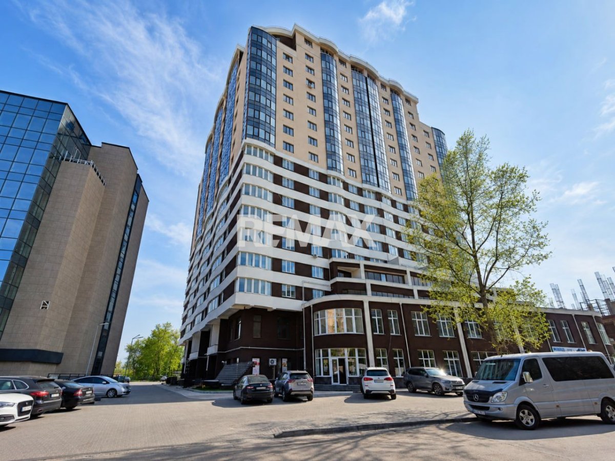 68.900 EUR
