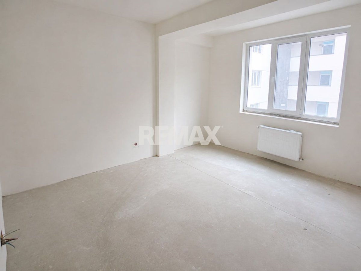 68.900 EUR