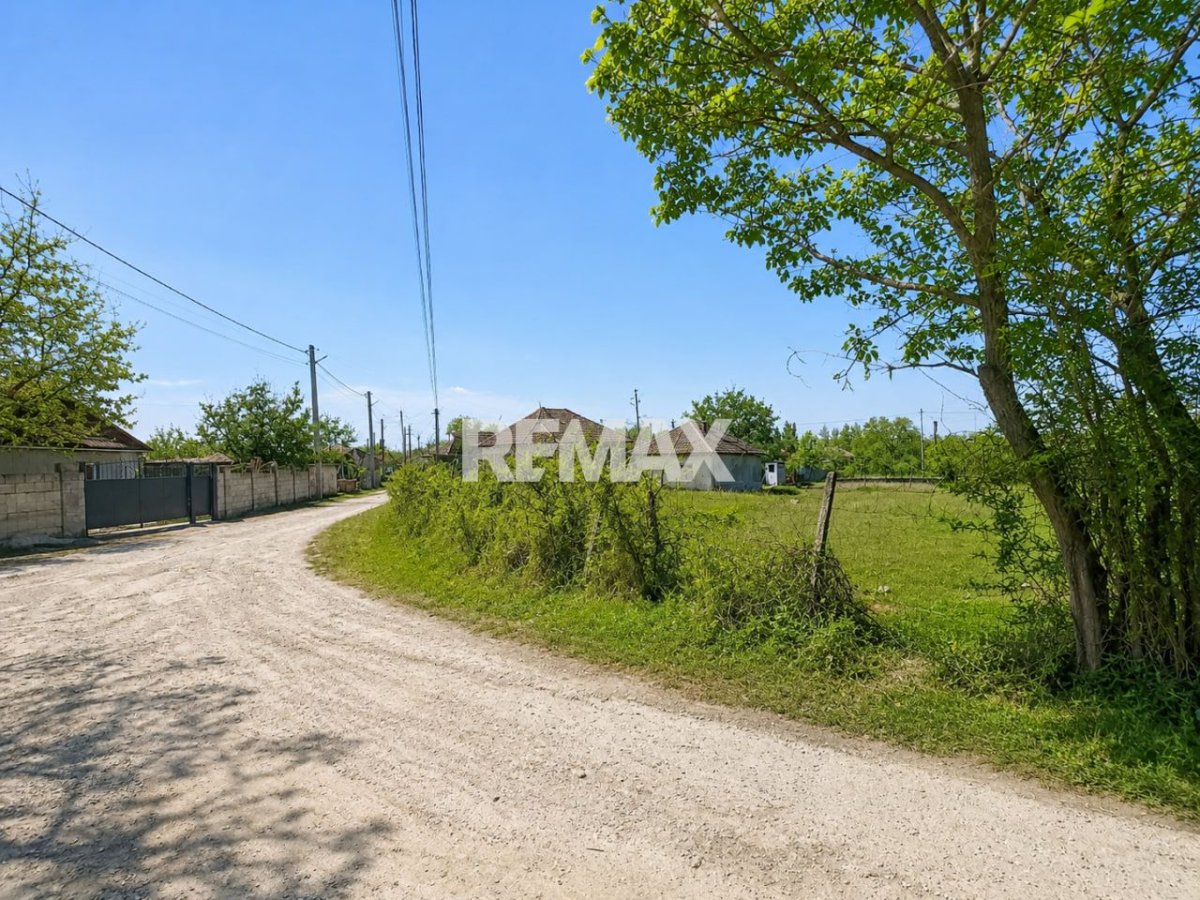 9.900 EUR