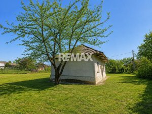 9.900 EUR