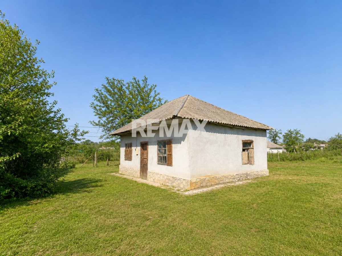 9.900 EUR