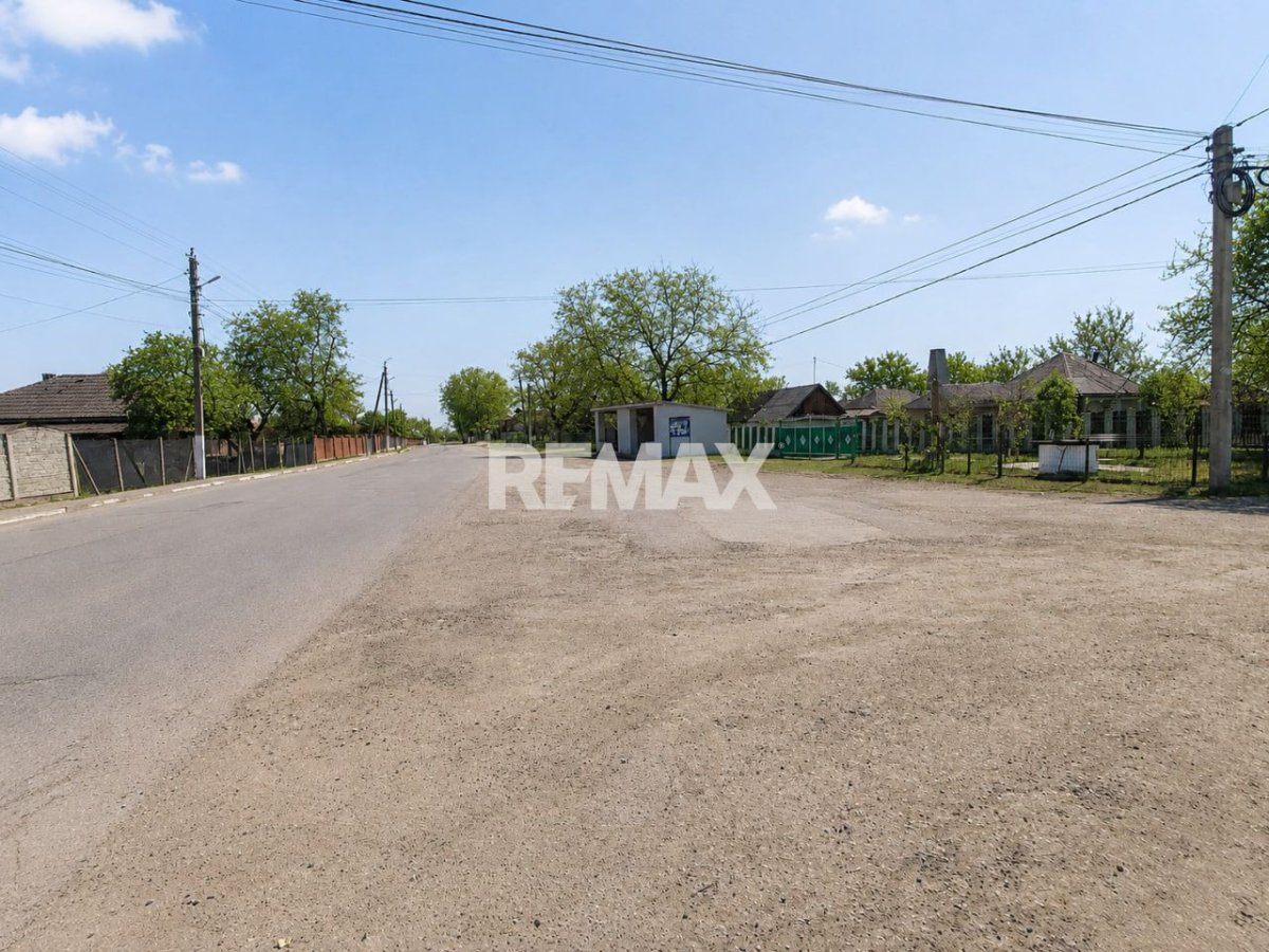 9.900 EUR