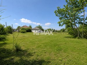 9.900 EUR