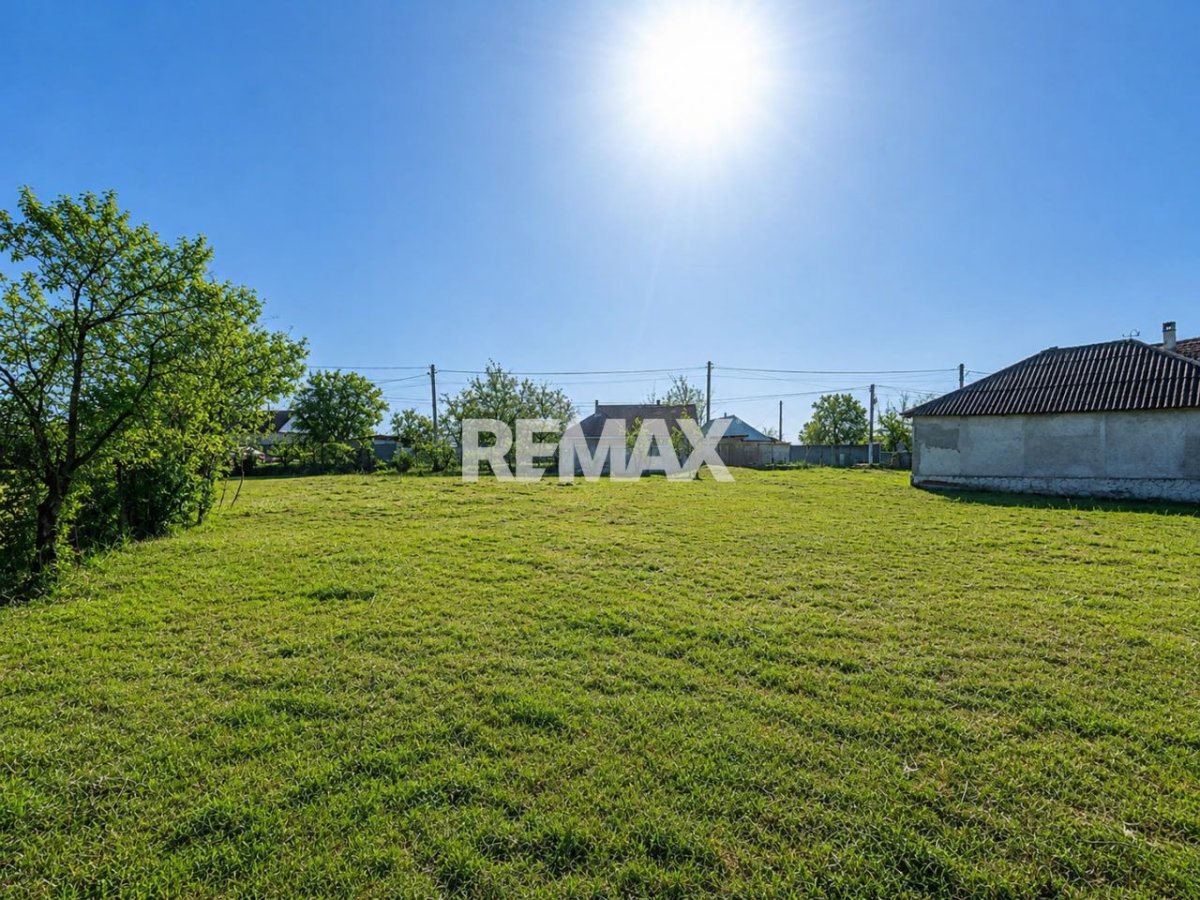 9.900 EUR