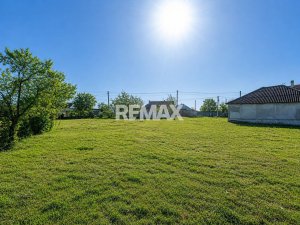 9.900 EUR