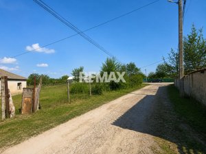 9.900 EUR