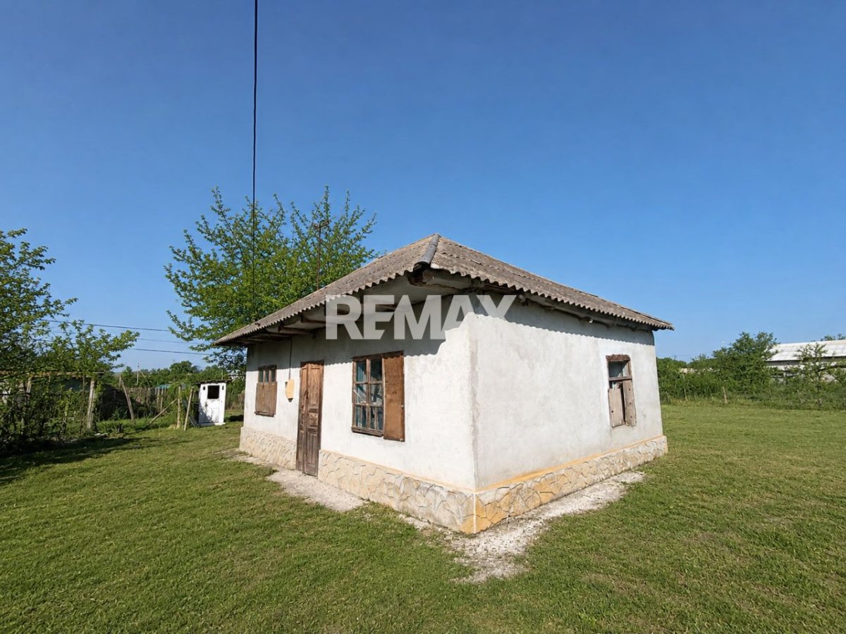 9.900 EUR
