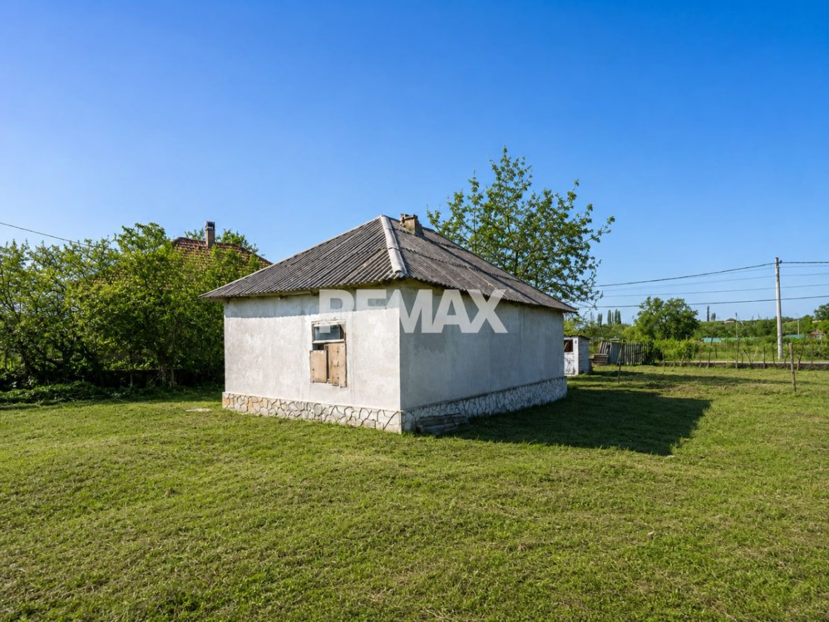 9.900 EUR