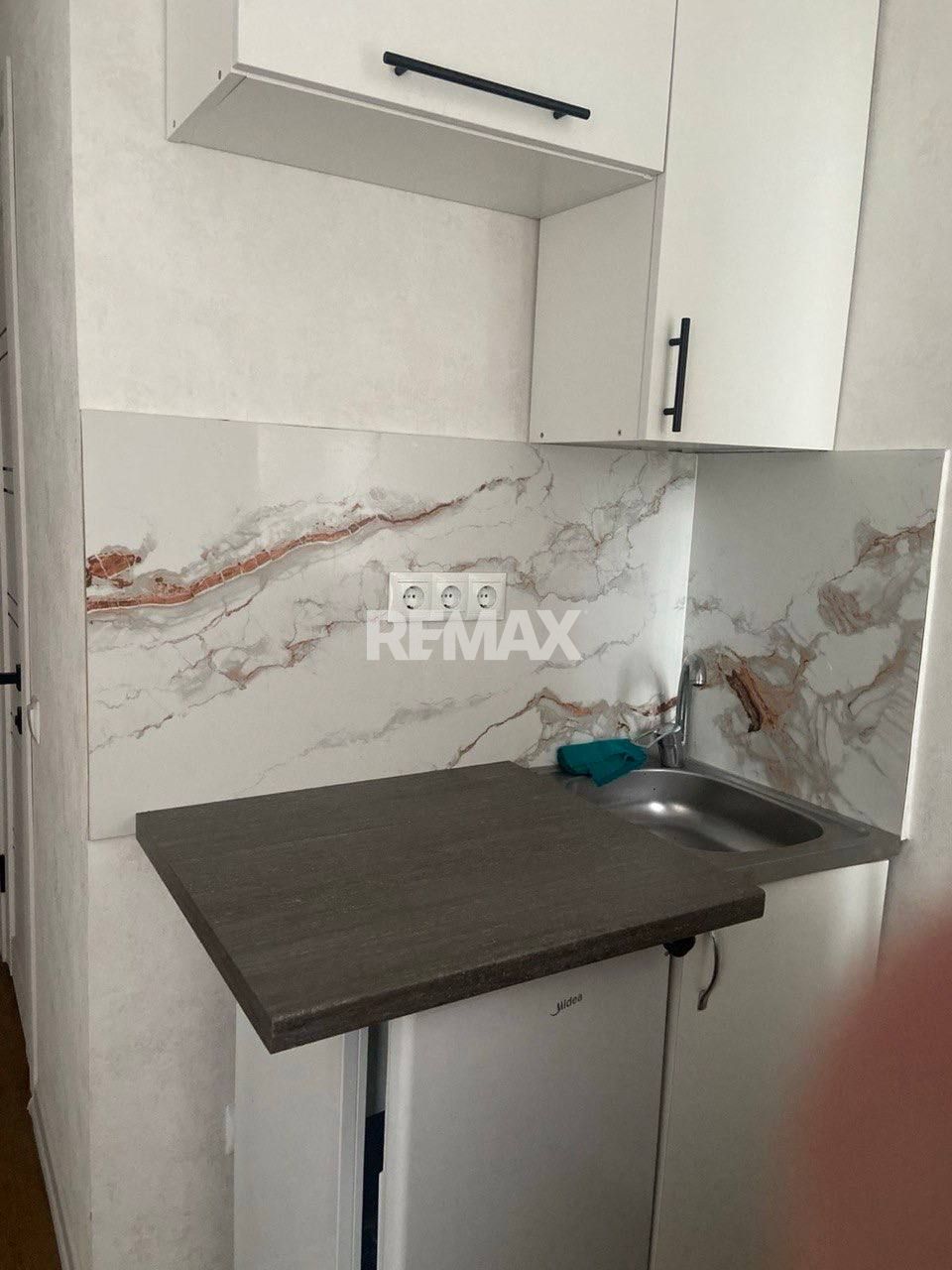 21.900 EUR